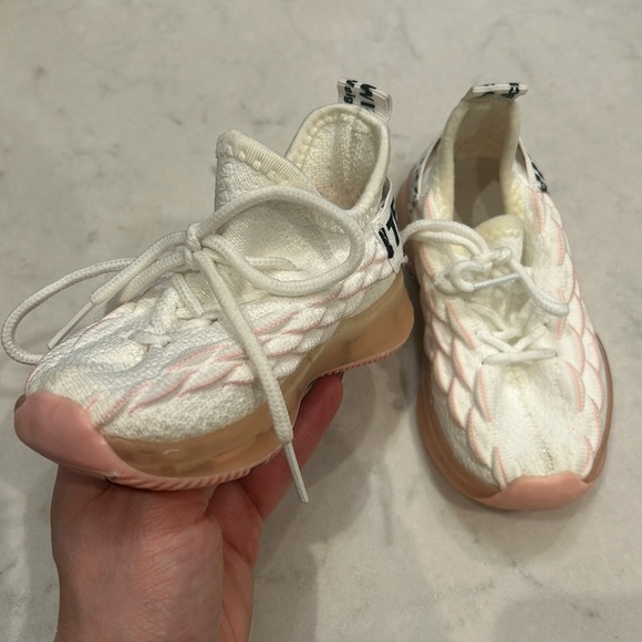 Designer inspired shoes for kids with lights - Picture 1 of 10